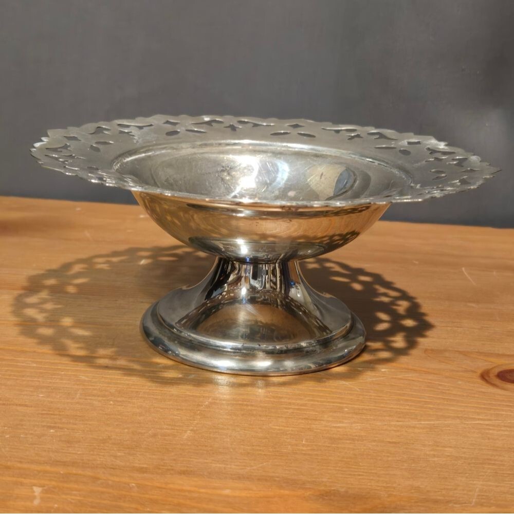 Vintage C & L Silver Plated EP on Copper English Pedestal Bowl, 6.5" - Picture 3 of 8
